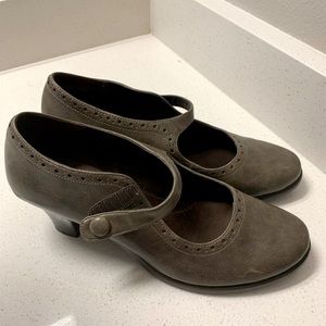 Size 8.5 women’s shoes. Excellent condition.